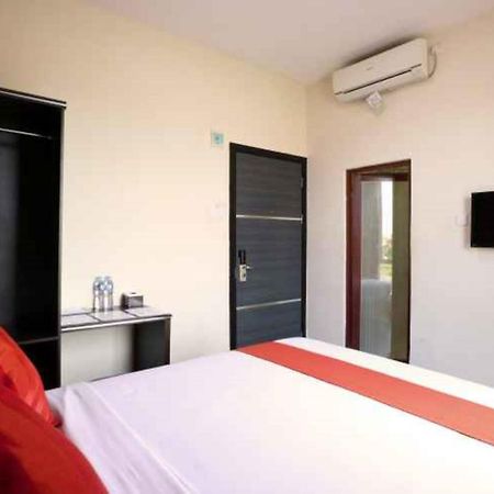 Blitz Hotel Batam Tanjung Uncang Sekupang Exterior foto