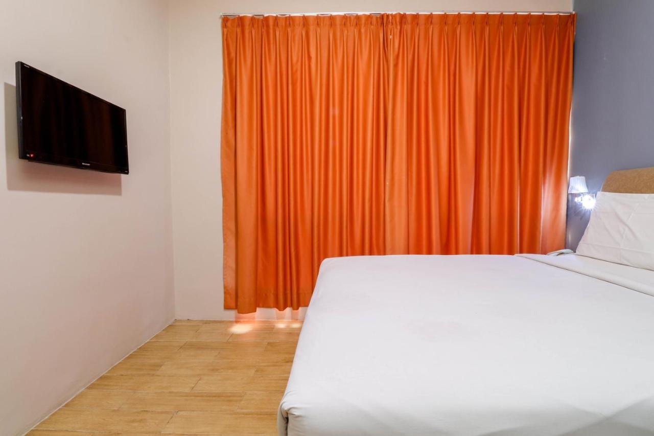 Blitz Hotel Batam Tanjung Uncang Sekupang Exterior foto