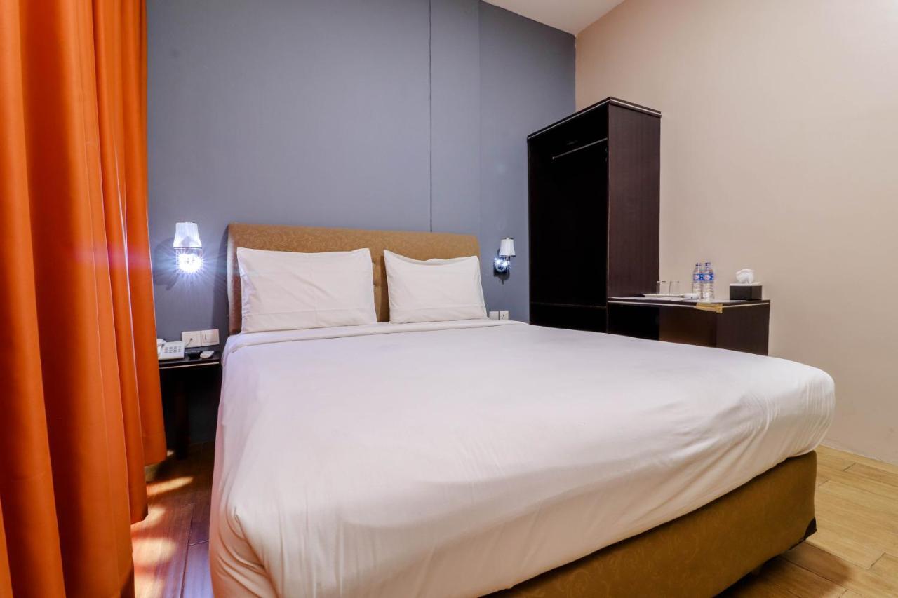 Blitz Hotel Batam Tanjung Uncang Sekupang Exterior foto