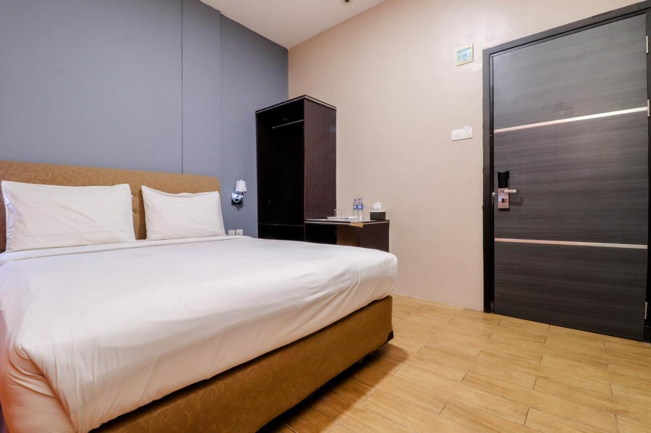 Blitz Hotel Batam Tanjung Uncang Sekupang Exterior foto