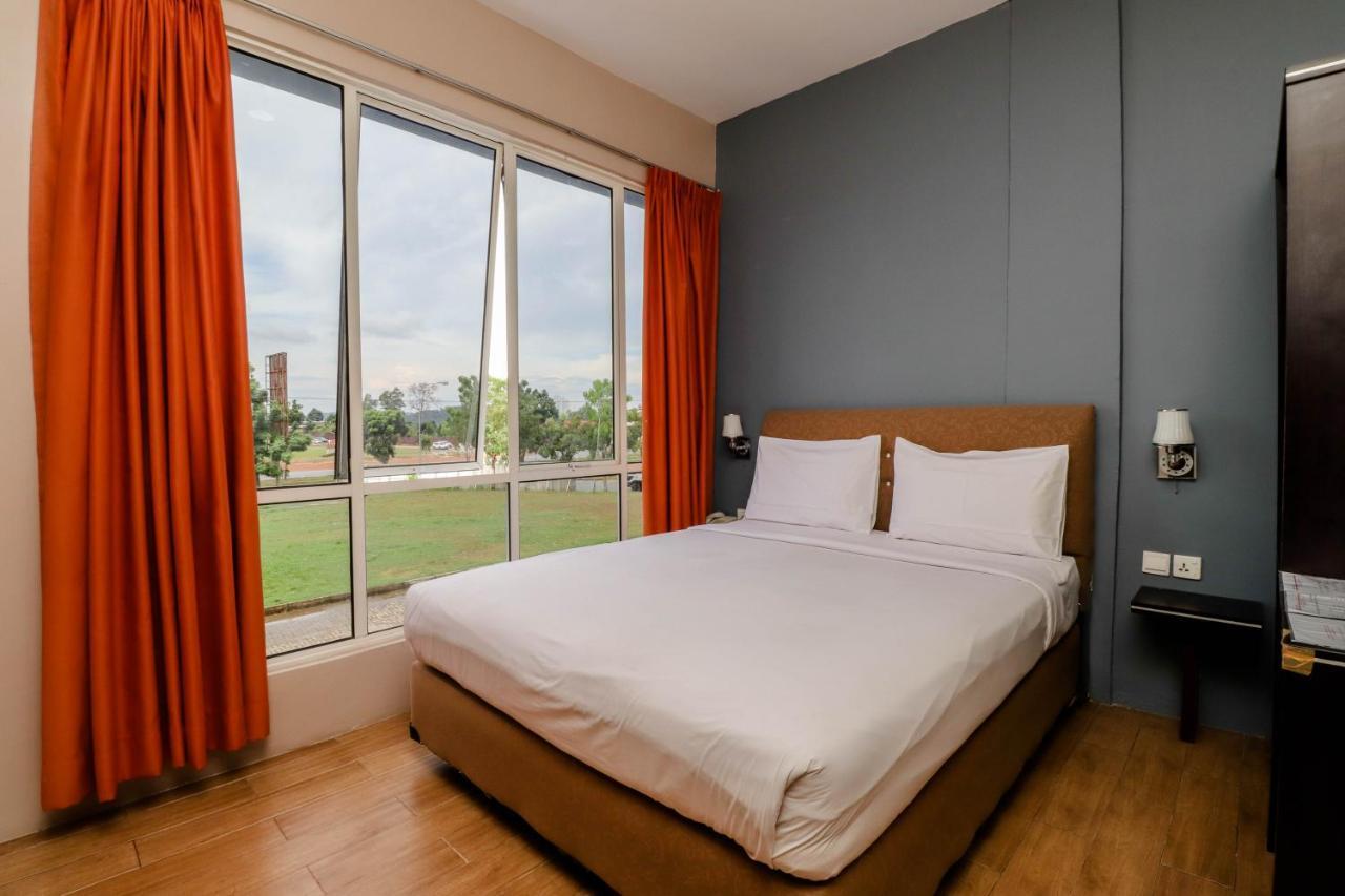 Blitz Hotel Batam Tanjung Uncang Sekupang Exterior foto